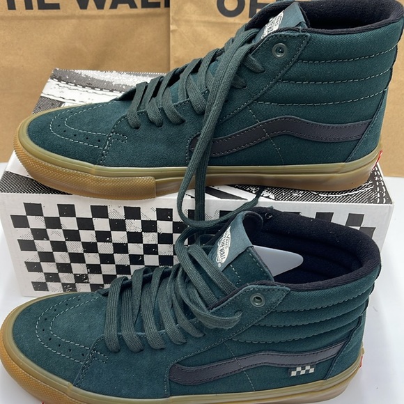Vans Men’s Skate Sk8-Hi
Green/Gum
VN0A2Z3317P
Sneakers - Picture 2 of 16